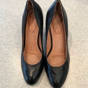 Corso Como size 6 black pumps w cushioned insole